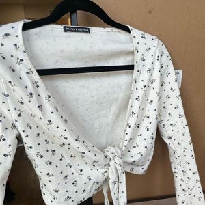 long sleeve brandy melville shirt